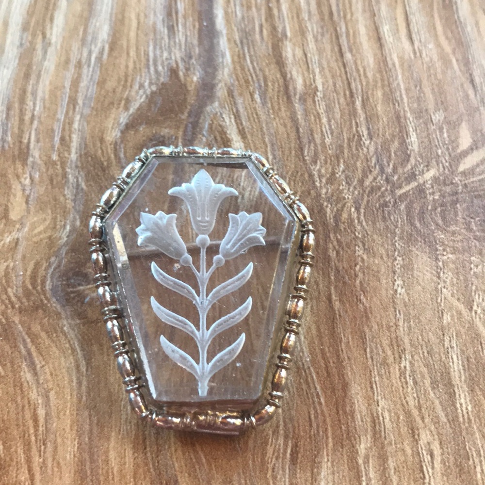 Vintage Crystal and Sterling.Pin🌺